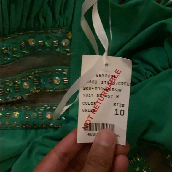 Camille La Vie Formal Dress - Picture 6 of 7